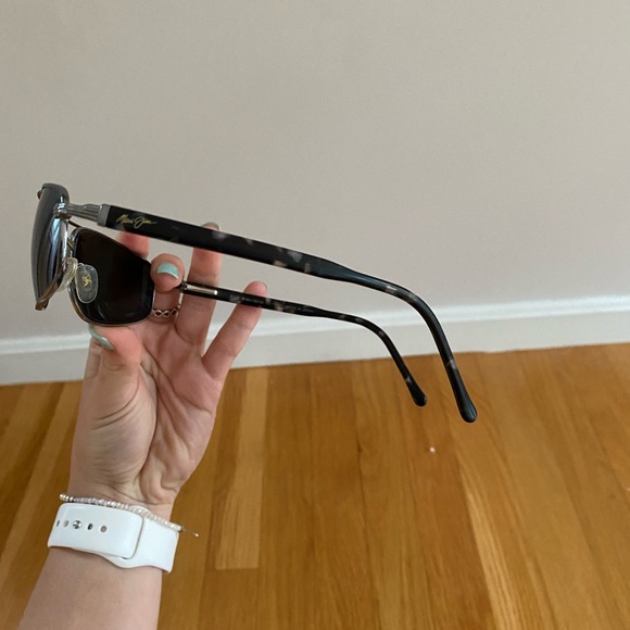 Maui Jim Sunglasses - Picture 4 of 7